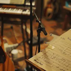 Besame Mucho po polsku: Co właściwie kryje tekst tego kultowego hitu?