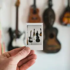 Gwizdanie w Muzyce – Jakie piosenki zaczynają się od gwizdania? 