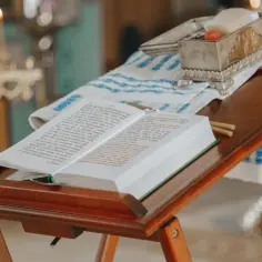 "Vexilla Regis" – Jak tłumaczyć i analizować ten utwór liturgiczny?