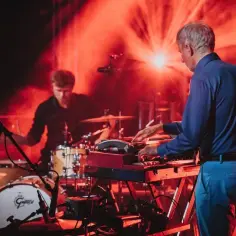 5 kultowych piosenek z bębnami na początku, które musisz znać