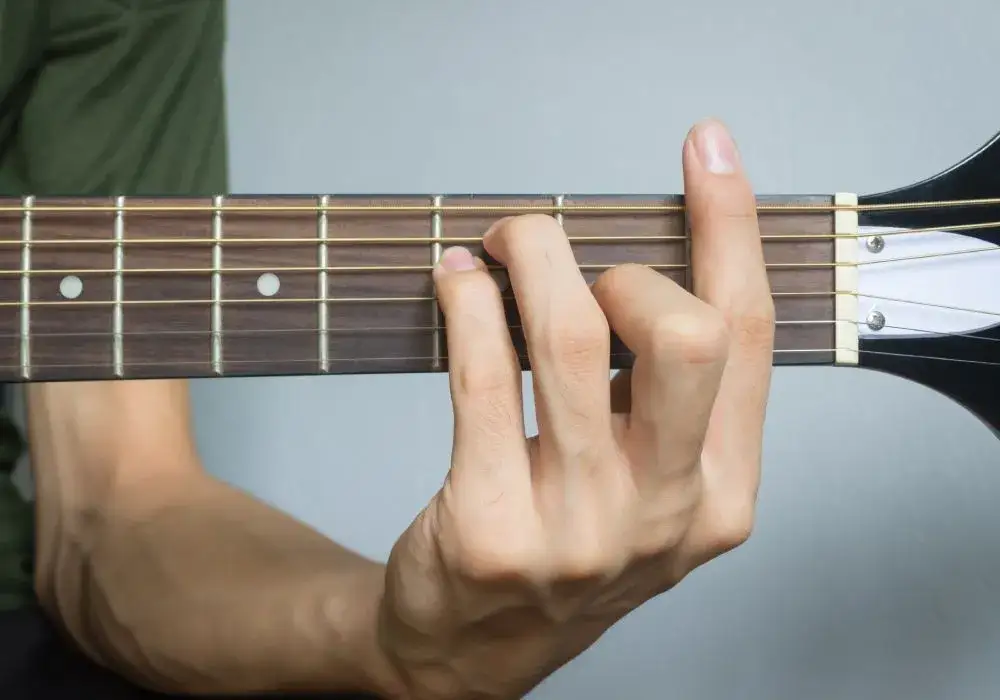 Zdjęcie Jakie struny do gitary akustycznej wybrać: kompletny poradnik gitarzysty