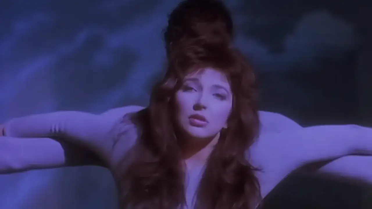 Zdjęcie Running Up That Hill tekstowo: Analiza i znaczenie hitu Kate Bush
