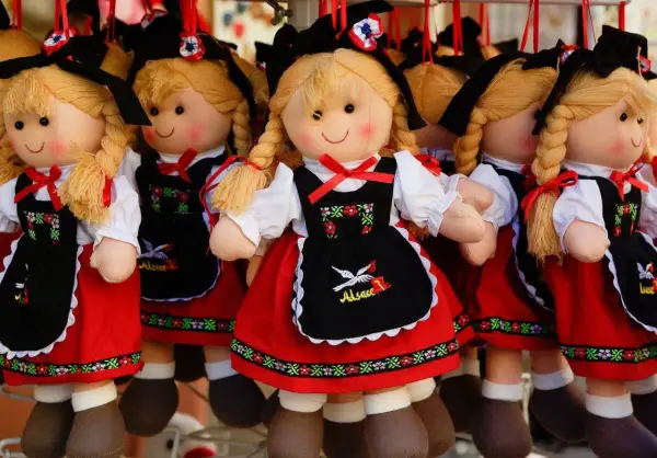 Zuzia, lalka nieduża - sens piosenki, tekst i jak śpiewać