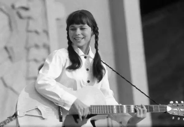 Karin Stanek - Największe przeboje i przewodnik po jej muzyce