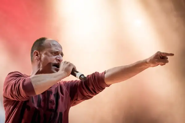 Paweł Kukiz - piosenki, których nie znasz. Odkryj jego styl!